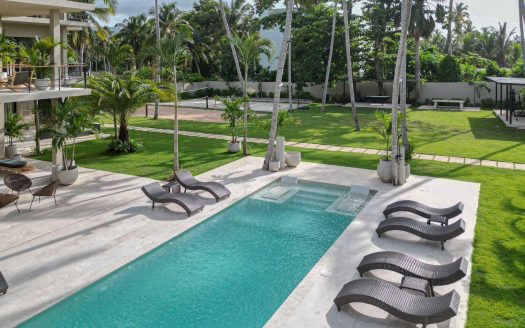 Luxurious 10-Bedroom Villa 100 Meters from Playa Bonita