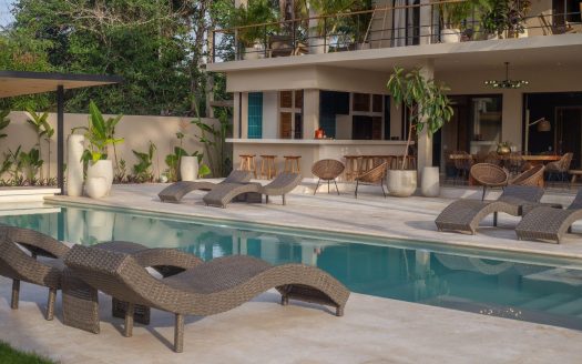 Luxurious 10-Bedroom Villa 100 Meters from Playa Bonita
