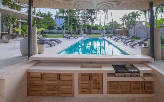 Luxurious 10-Bedroom Villa 100 Meters from Playa Bonita