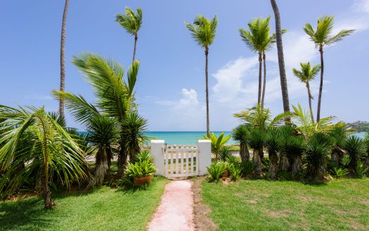 Beautiful beach front apartment located in Playa Bonita for Rent